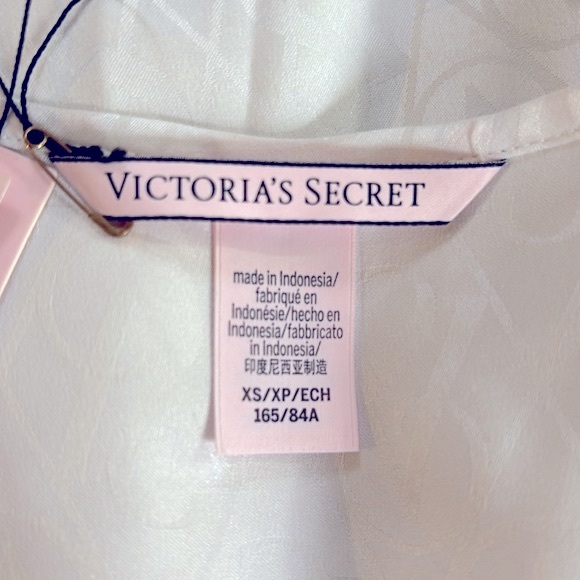 NEW! Victoria’s Secret creamy white top - Picture 6 of 8